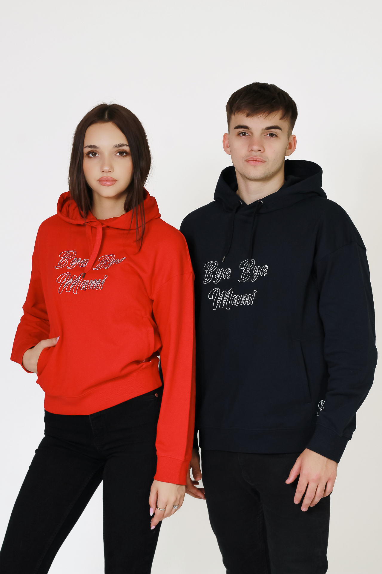 Bye Bye Mami hoodies — červená a černá varianta